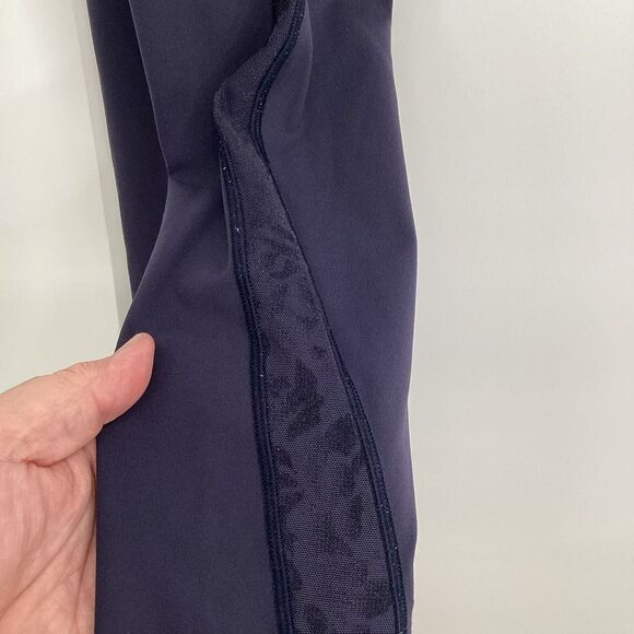Ladies Lululemon Leggings with Lace inserts - Picture 4 of 9